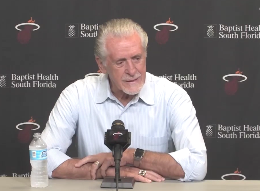 是否考虑退休?莱利:我77了但依旧能比你做更多俯卧撑 谢谢