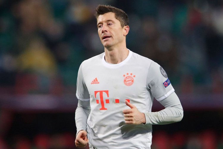 世体:按国际足联规定,莱万离队只需给拜仁适量的补偿