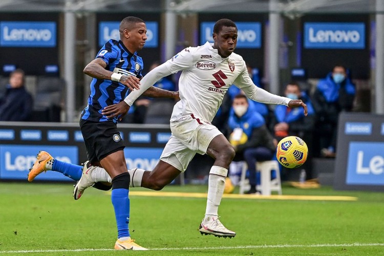 记者:如果邓弗里斯离队,国米将关注都灵后卫辛戈