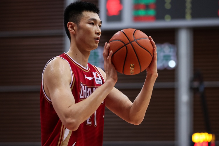 官宣:朱旭航加盟新疆男篮 热甫卡提江加盟浙江男篮