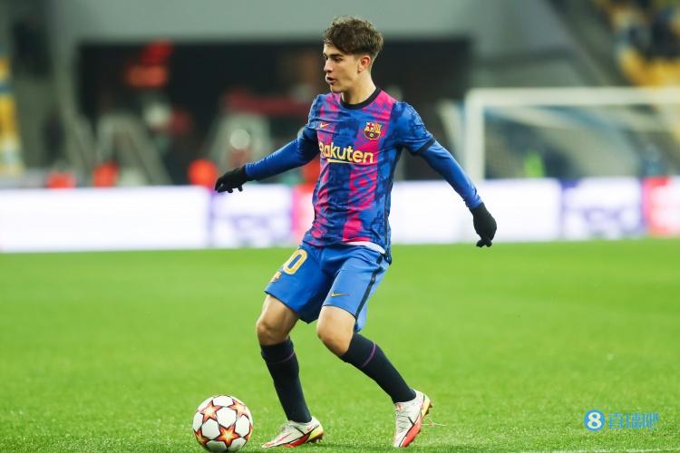 记者:巴萨和加维谈妥了解约条款和合同年限,但工资还没达成协议