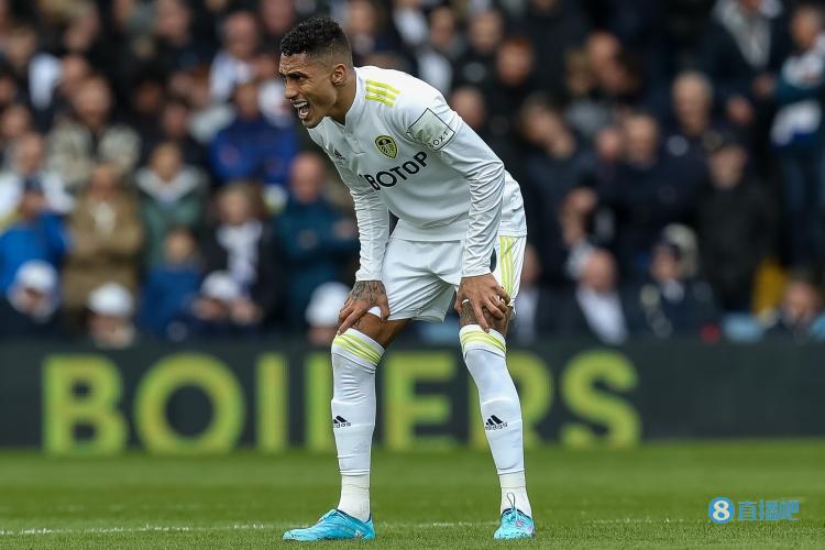 每体:拉菲尼亚优先选择巴萨,他已经将利物浦的报价放置一旁