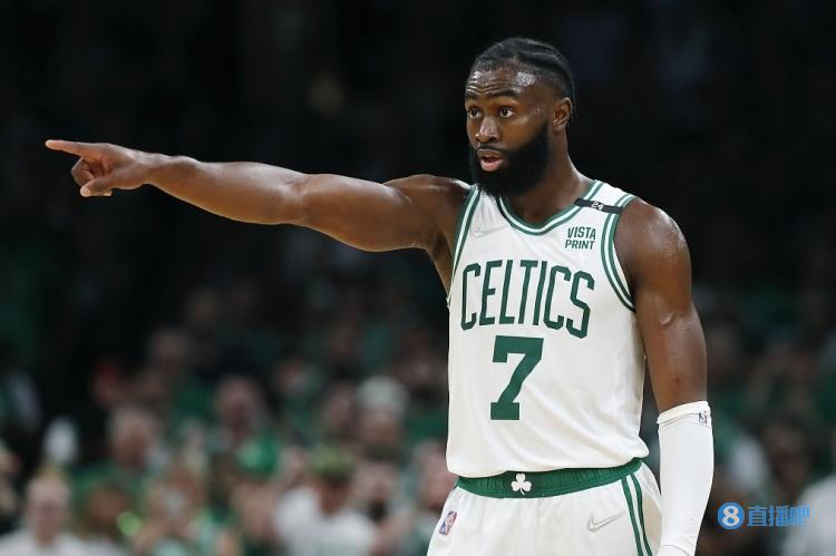 布朗:很感激与这些坚韧的队友共事 经历逆境是进步的机会