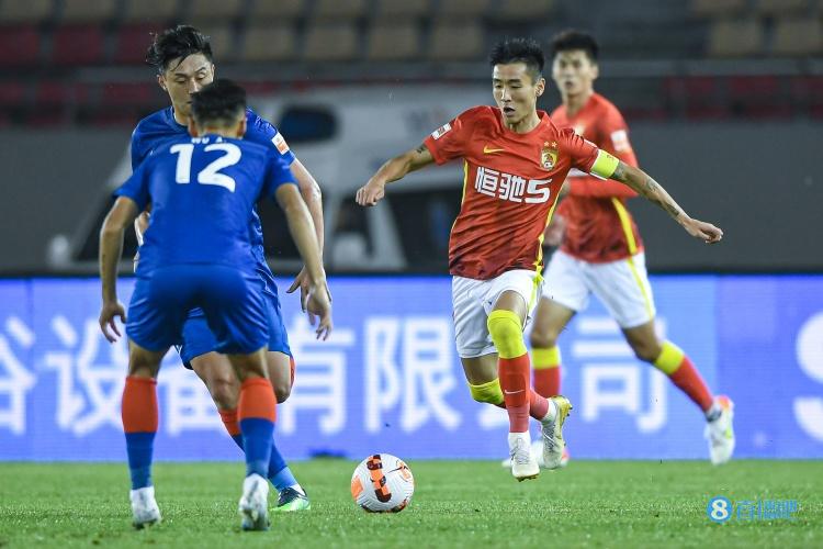 粤媒:广州队缺少高效得分点,战三镇的挑战和困难远超申花