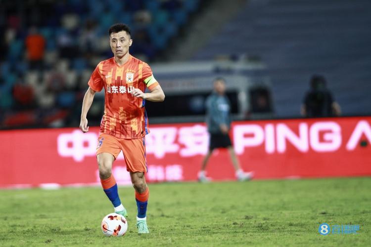 津媒:足协纪委会已对判罚进行评估,郑铮徐新极可能遭追加处罚